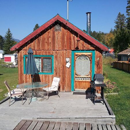 מלון Spillimacheen Steamboat Mountain Chalets מראה חיצוני תמונה