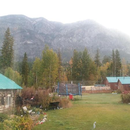 מלון Spillimacheen Steamboat Mountain Chalets מראה חיצוני תמונה