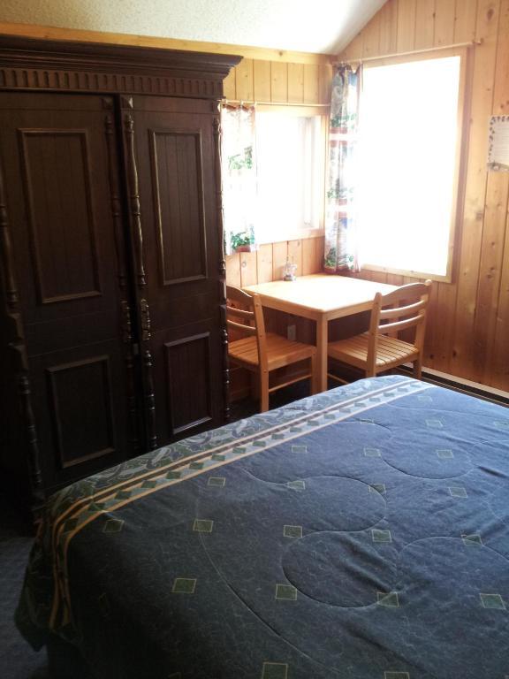 מלון Spillimacheen Steamboat Mountain Chalets חדר תמונה