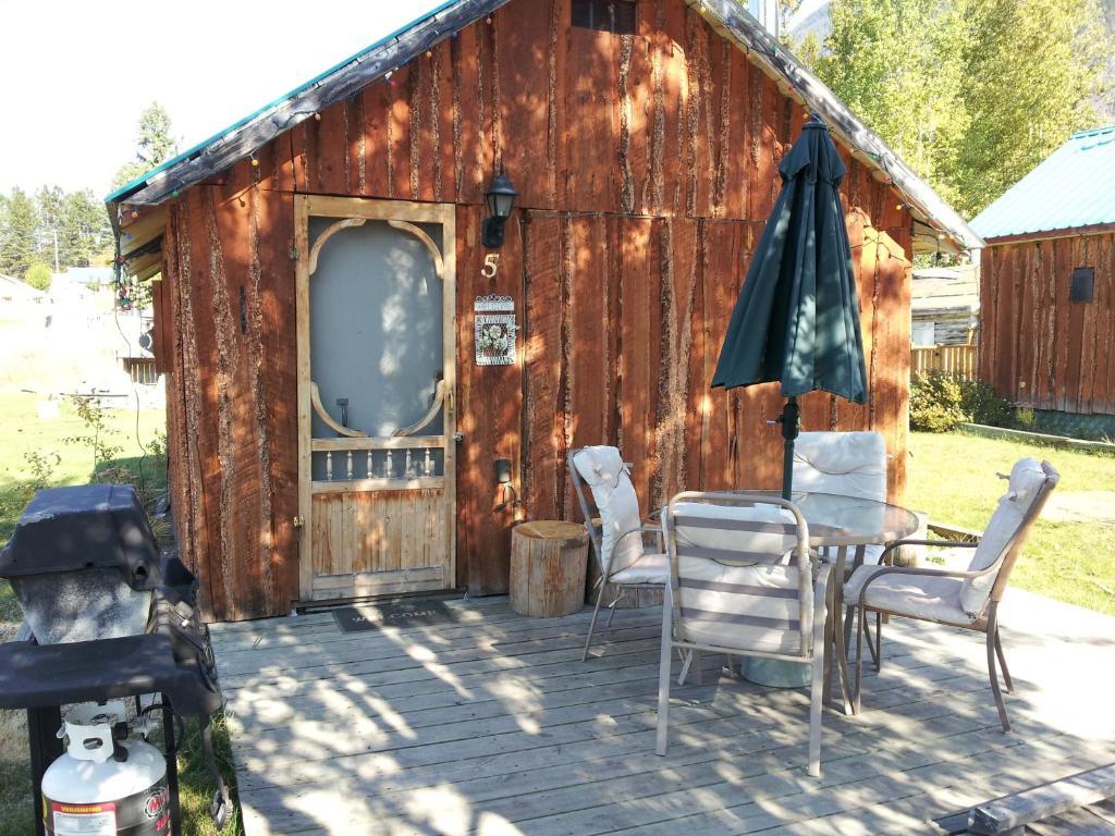 מלון Spillimacheen Steamboat Mountain Chalets מראה חיצוני תמונה