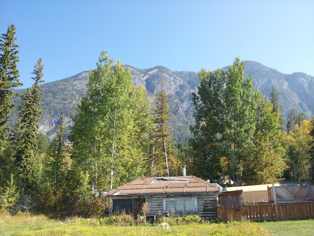 מלון Spillimacheen Steamboat Mountain Chalets מראה חיצוני תמונה