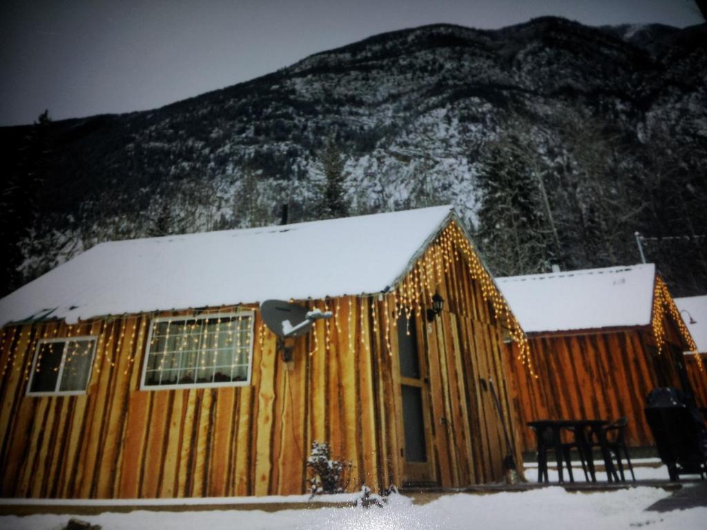מלון Spillimacheen Steamboat Mountain Chalets מראה חיצוני תמונה